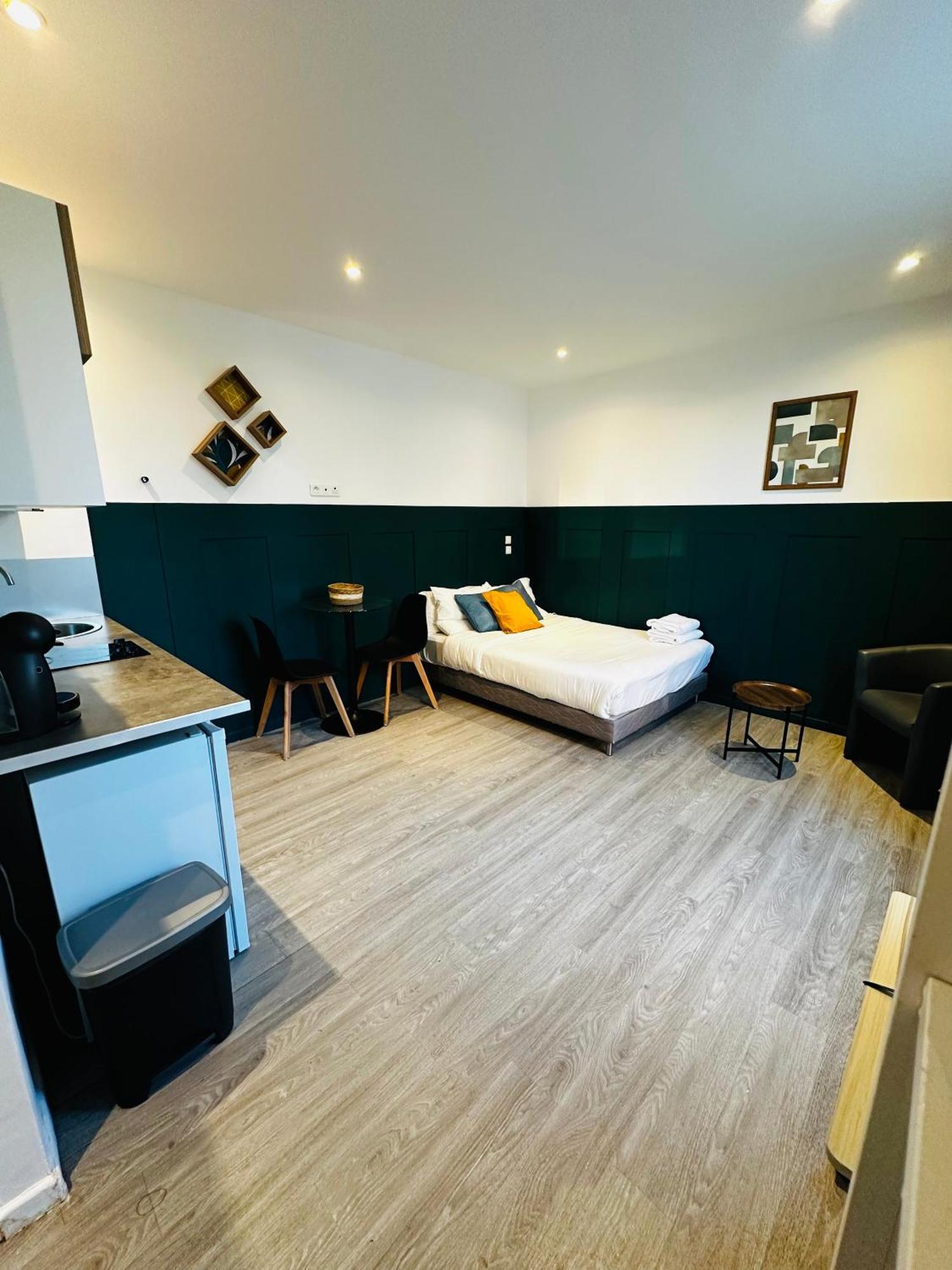 Btobed - Location Professionnelle - 2 Studios Confort - Proche Parc Des Expos Et Stade De France Ле Бурже Екстериор снимка